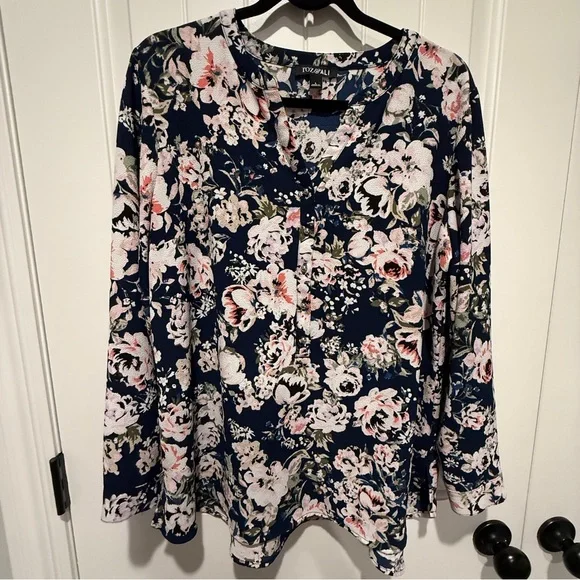 Roz & Ali Navy Floral Blouse - Picture 2 of 9